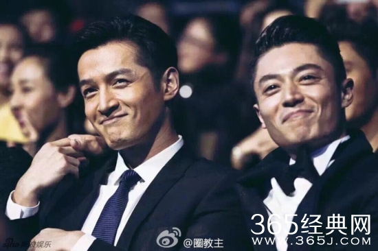 尖叫2016爱奇艺之夜胡歌亲吻霍建华手