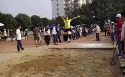 新闻哥：论负负得正的原理！2015.12.07