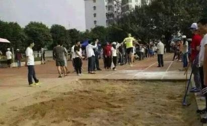 新闻哥：论负负得正的原理！2015.12.07