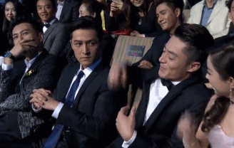 尖叫2016爱奇艺之夜胡歌亲吻霍建华手