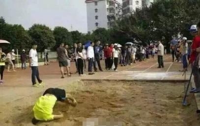 新闻哥：论负负得正的原理！2015.12.07