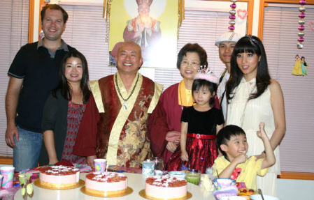 请来高僧与妻开房 引狼入室媳妇与法师偷情