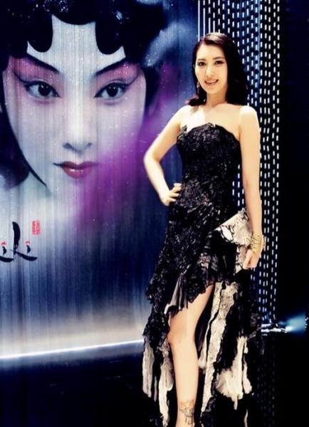 章子怡嫂子殷旭上位内幕揭秘 殷旭后台背景个人资料