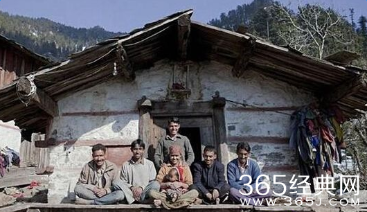 印度一女子嫁给五兄弟轮流过夜