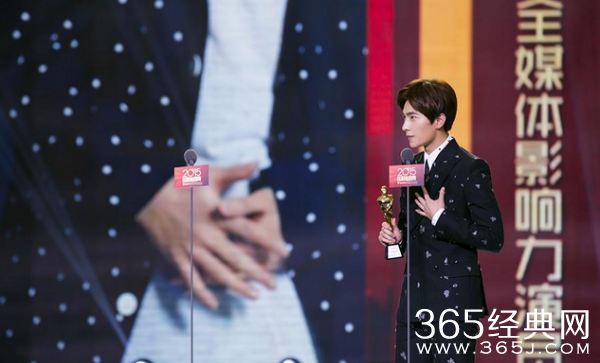 杨洋2015国剧盛典双奖加封