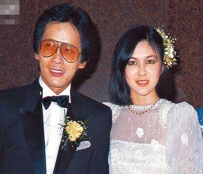 关之琳离婚后桃花不断 中年男深夜楼下守候