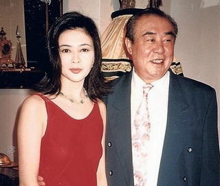 关之琳离婚后桃花不断 中年男深夜楼下守候