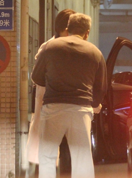 关之琳离婚后桃花不断 中年男深夜楼下守候