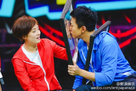 邓超示爱孙俪 连发10条微博示爱的情话