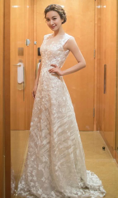 吴昕主持ELLE风尚大典