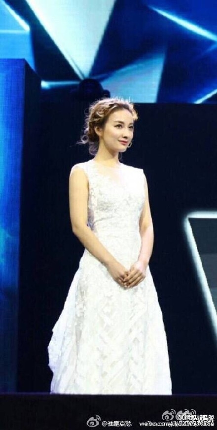 吴昕主持ELLE风尚大典