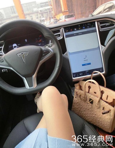 蹭拍豪车美女照片资料人肉搜索 约炮蹭拍豪车一天换4辆