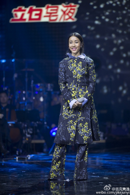 中国之星第六期吉克隽逸身骑白马