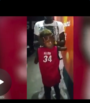 小男孩头转180度惊悚视频