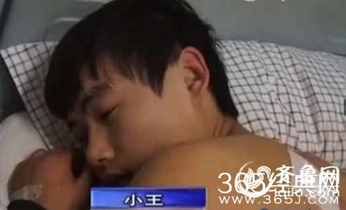 新闻哥：哥要重返十八岁！2015.12.28