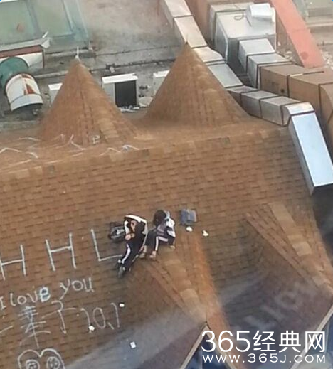 温州中学生楼顶性爱不雅视频 HHL真实姓名照片曝光