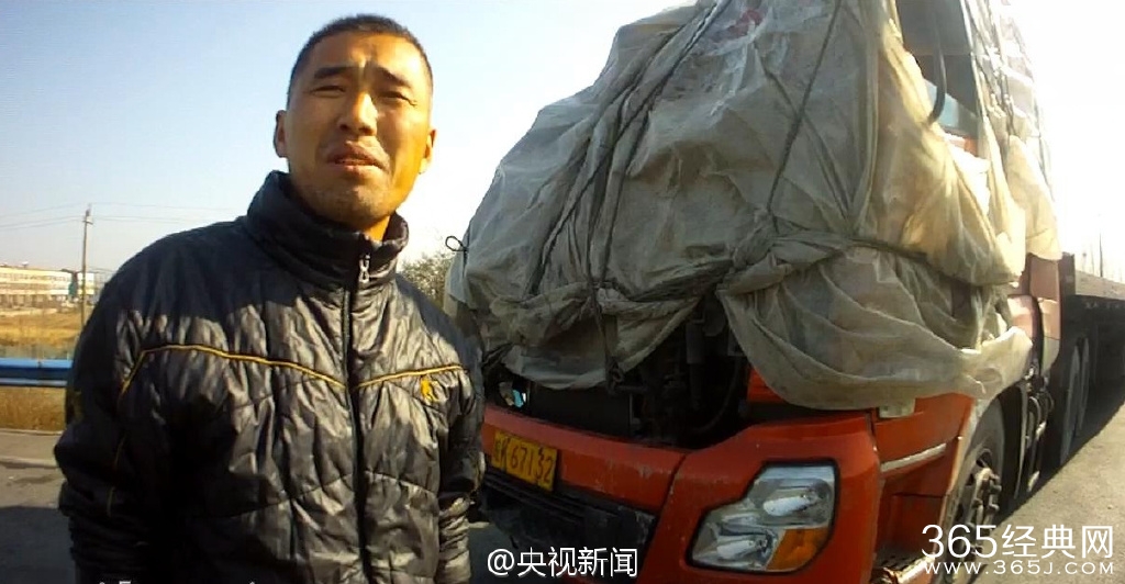 大货车高速蒙面上路 司机盲驾吓呆交警
