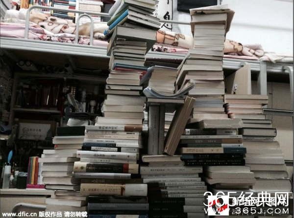 新闻哥：老爸给儿子带绿帽子！2015.12.29