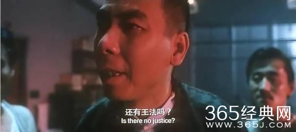 新闻哥：老爸给儿子带绿帽子！2015.12.29