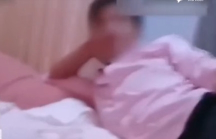 新闻哥：老娘打你是为你好！2015.12.30