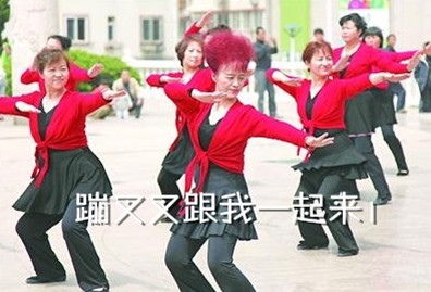 新闻哥：老娘打你是为你好！2015.12.30