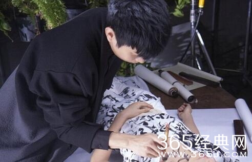 林俊杰在陈妍希美乳上写字视频 林俊杰陈妍希合作拍的什么节目