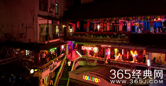 唐人街探案警察局长说的nana是什么地方