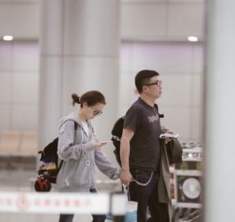 张靓颖婚礼什么时间举行 老公冯柯资料家庭背景