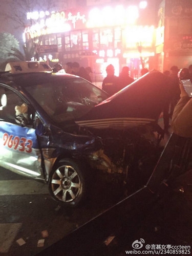 主播熊大直播飙车发生车祸现场图 熊大真实资料照片受关注