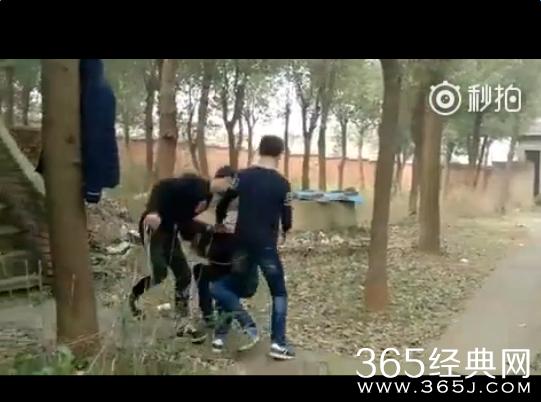 马鞍山中学男生遭围殴暴打视频