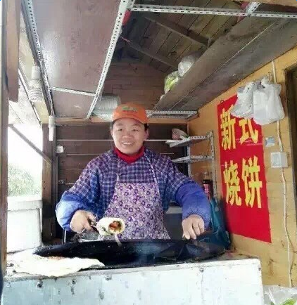 酷似王宝强的烧饼大姐叫什么