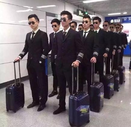 新闻哥：皇上该翻牌子了！2016.01.05