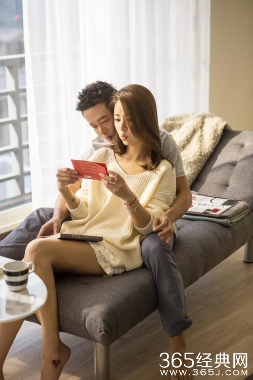 李康生从背后拥抱林心如