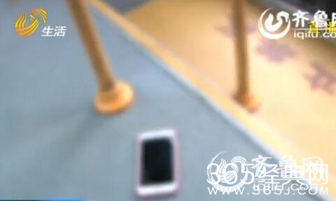 新闻哥：让充气娃娃帮守夜！2016.01.07