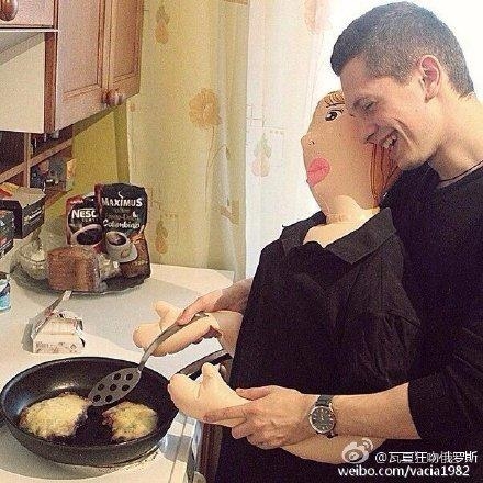 新闻哥：让充气娃娃帮守夜！2016.01.07