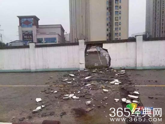 新闻哥：让充气娃娃帮守夜！2016.01.07