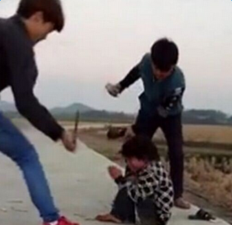 两男子殴打男童作乐视频观看 打人男子资料照片遭人肉