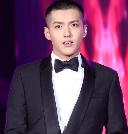 吴亦凡2015微博之夜演唱花房姑娘视频在线观看听歌