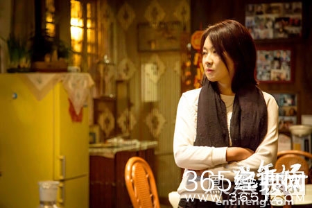 闫妮饰演老李家女儿李羊朵