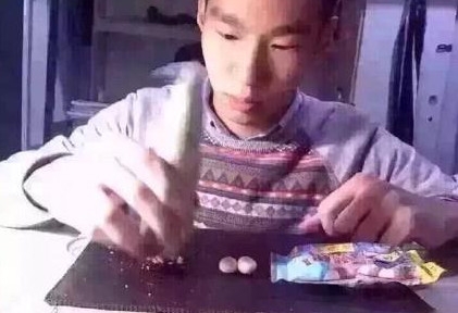 新闻哥：有一种境界叫作辣条！2016.01.12