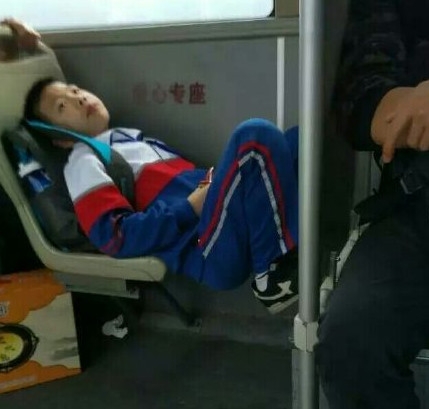 新闻哥：有一种境界叫作辣条！2016.01.12