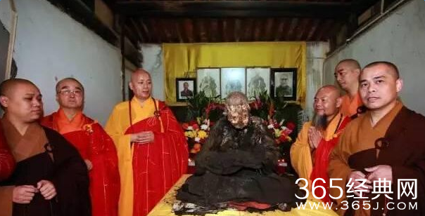 坐缸是什么意思 福建老和尚肉身3年不腐真相