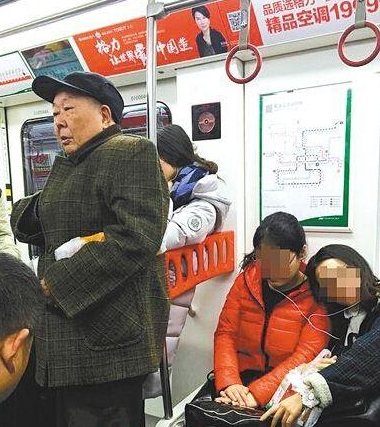 重庆6号线抢座爷孙俩人肉搜索结果 男童为爷爷抢座骂孕妇滚