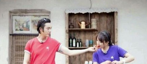 w当红男星和m姓女星姐弟恋