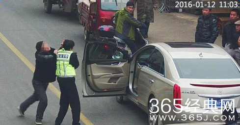 湖北宜昌禁停殴打交警司机人肉搜索 叫喧：老子就是有钱