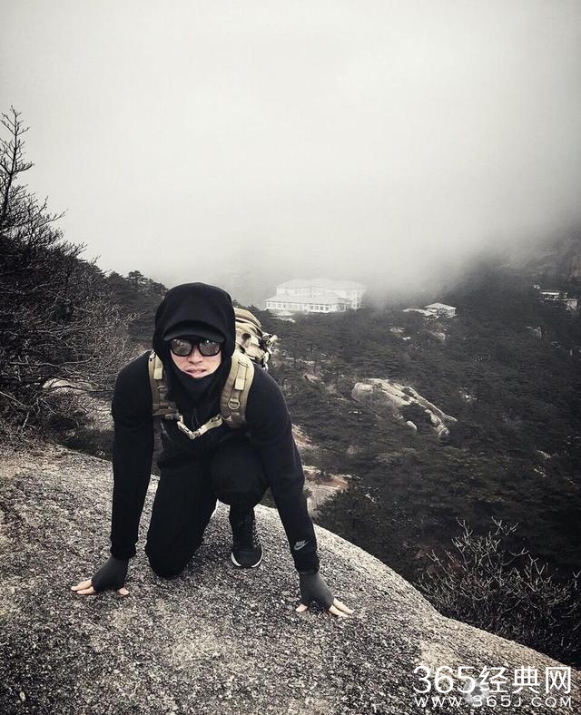 刘翔起跑姿势。