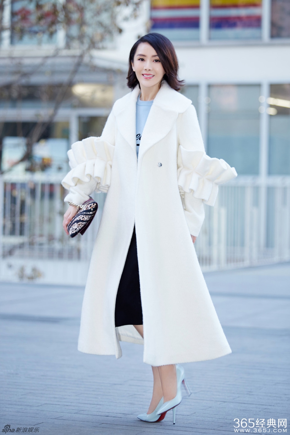 车永莉冬日唯美街拍 气质优雅白衣妩媚