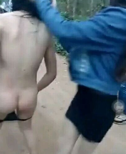 遭围殴扒衣的海南15岁女生叫什么