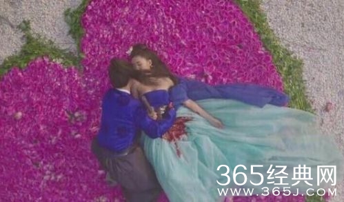 张芃芃与齐晟相拥在花海中死去