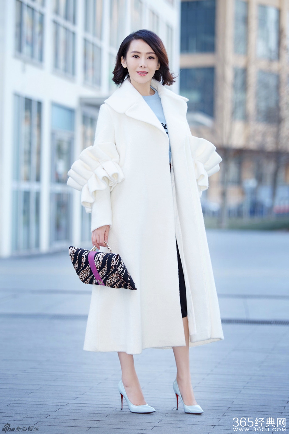 车永莉冬日唯美街拍 气质优雅白衣妩媚